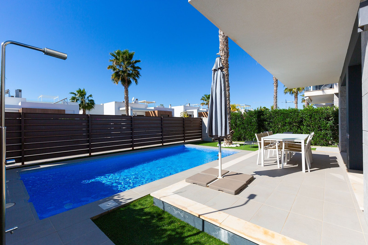 Se vende Villa - Chalet de 3 dormitorios en Costa Blanca, Alicante, España