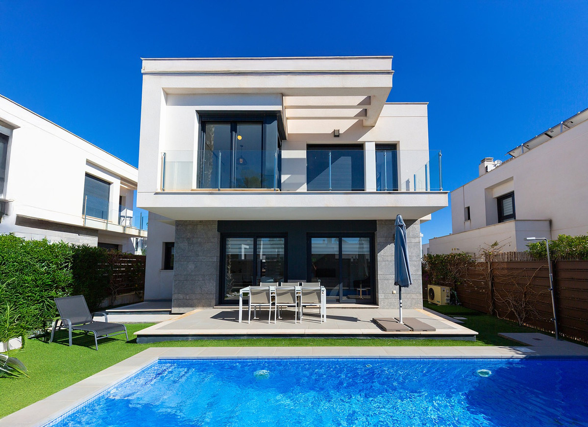 Se vende Villa - Chalet de 3 dormitorios en Costa Blanca, Alicante, España