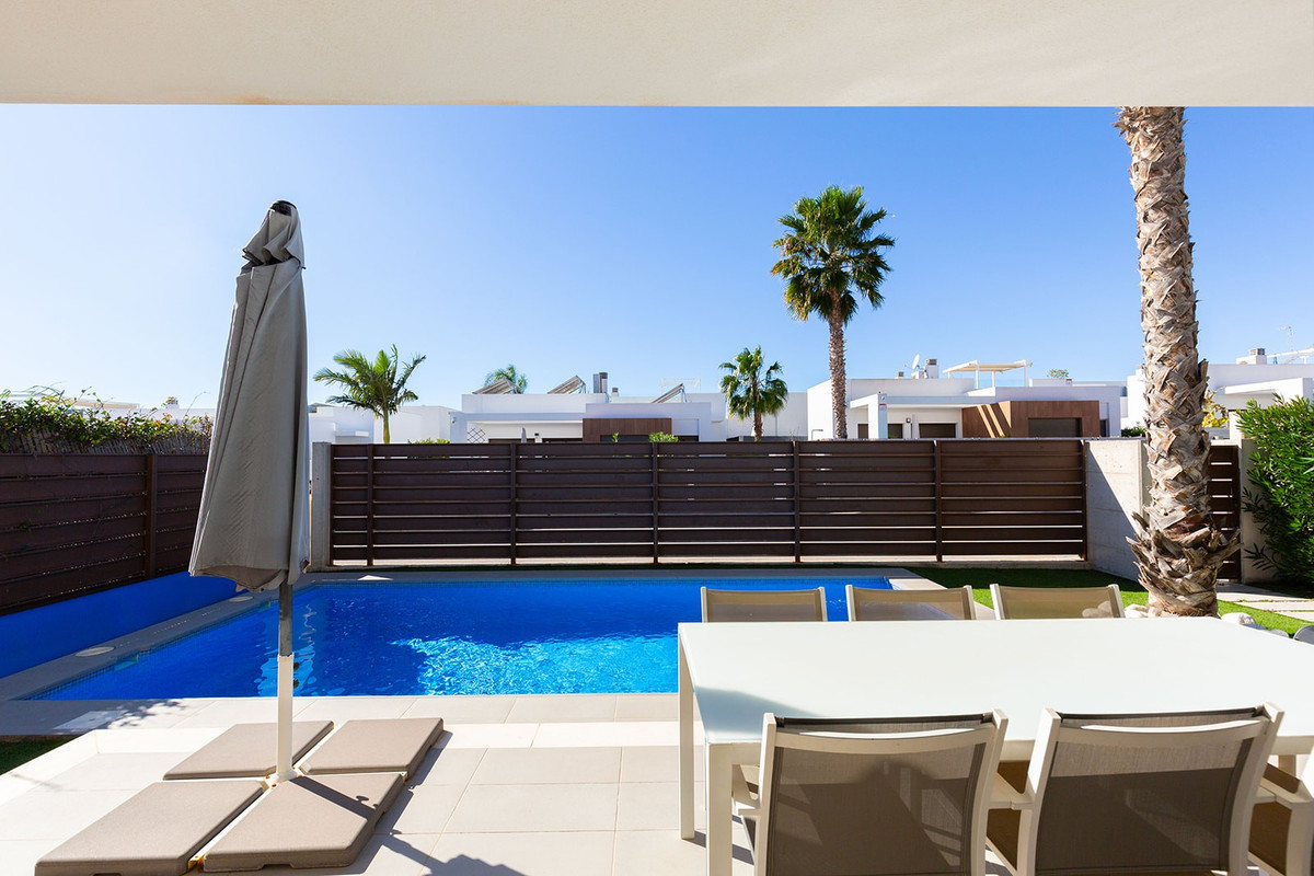 Se vende Villa - Chalet de 3 dormitorios en Costa Blanca, Alicante, España