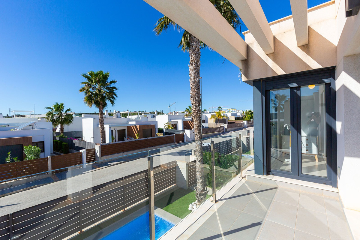 Se vende Villa - Chalet de 3 dormitorios en Costa Blanca, Alicante, España