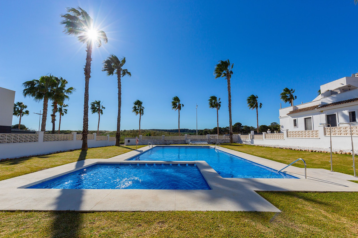 Se vende Villa - Chalet de 3 dormitorios en Costa Blanca, Alicante, España