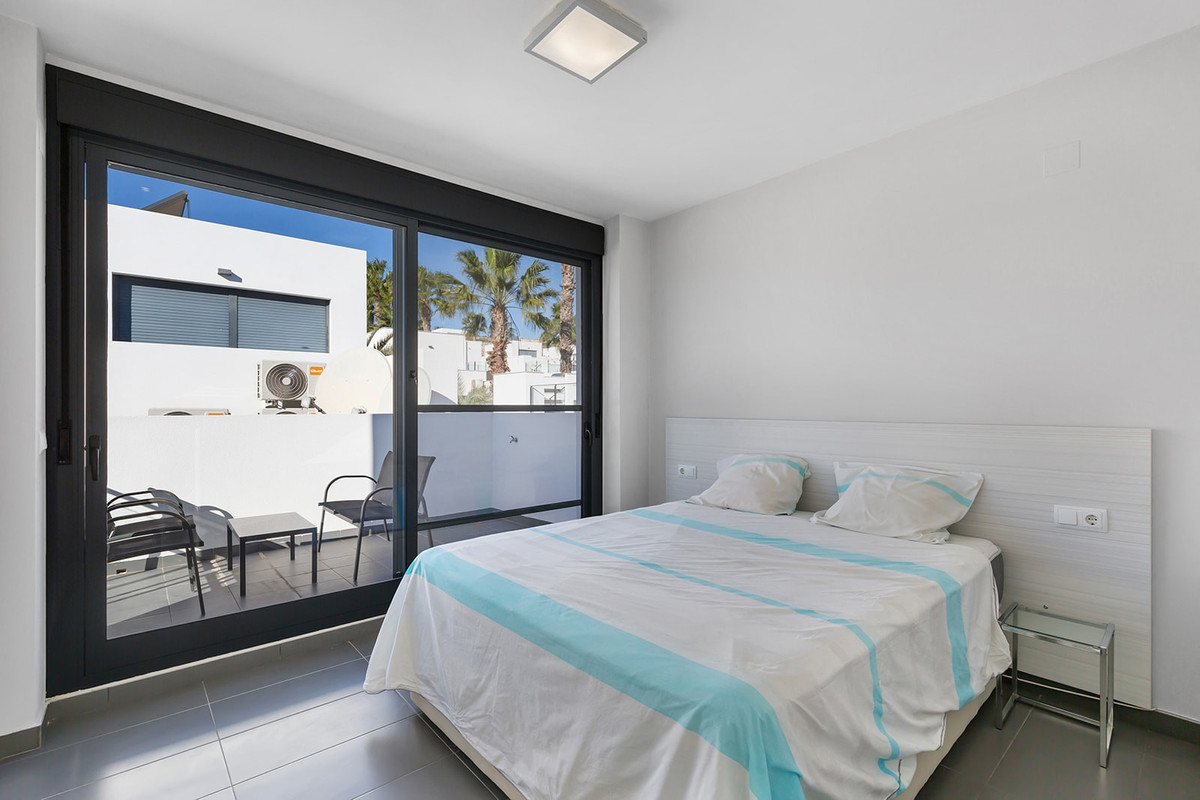 Se vende Villa - Chalet de 3 dormitorios en Costa Blanca, Alicante, España