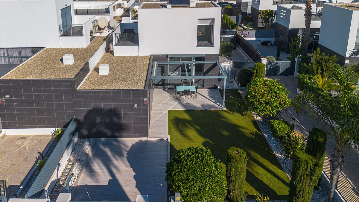 Se vende Villa - Chalet de 3 dormitorios en Costa Blanca, Alicante, España