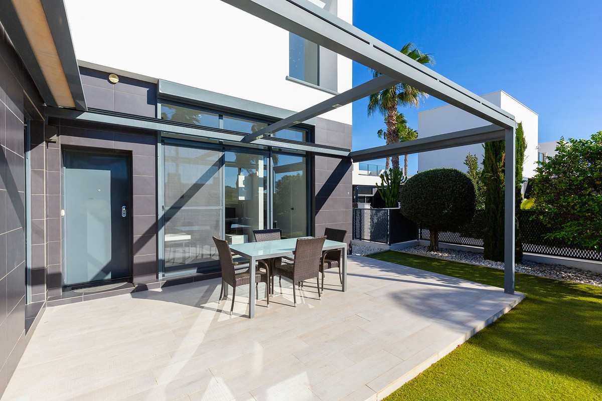 Se vende Villa - Chalet de 3 dormitorios en Costa Blanca, Alicante, España