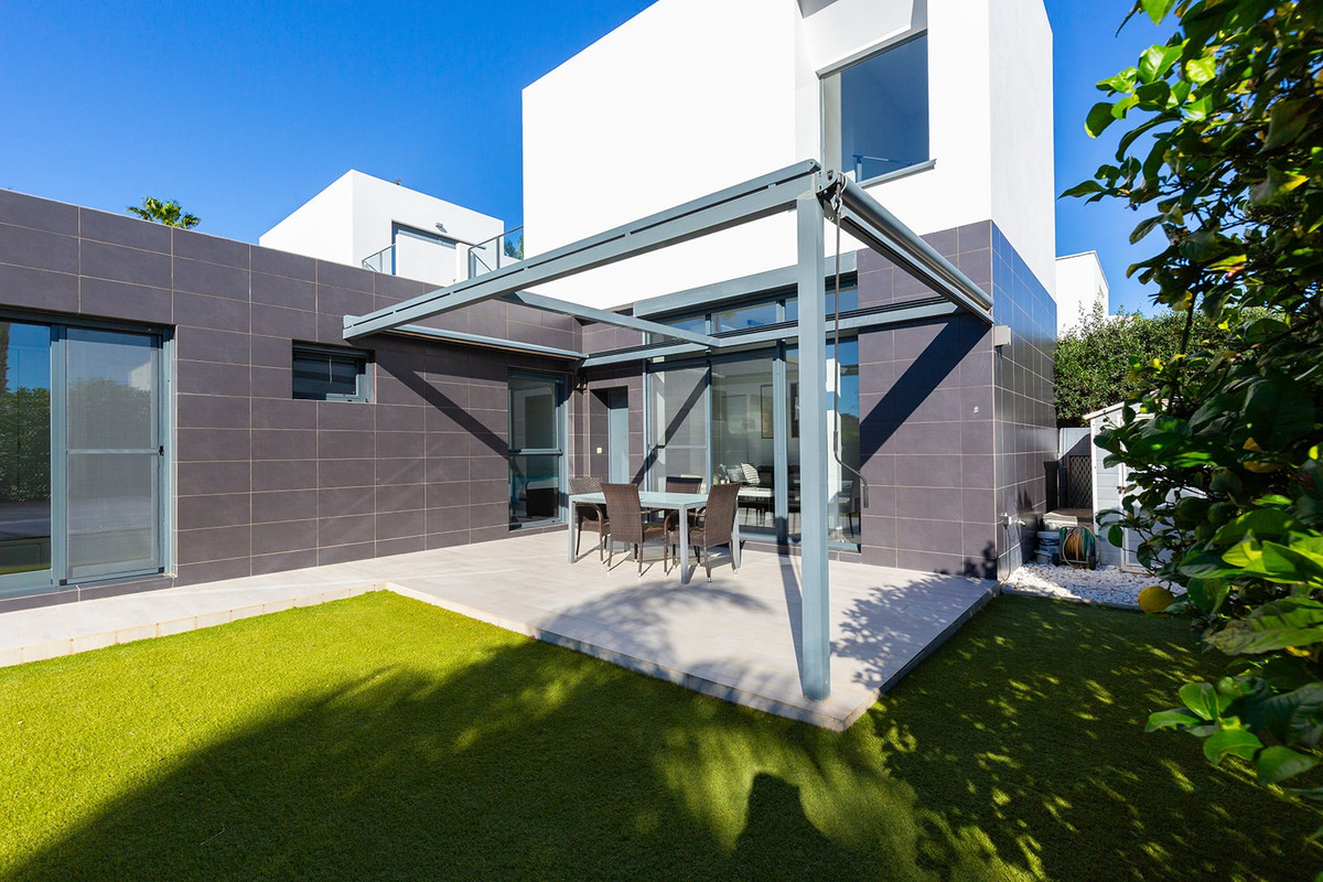 Se vende Villa - Chalet de 3 dormitorios en Costa Blanca, Alicante, España