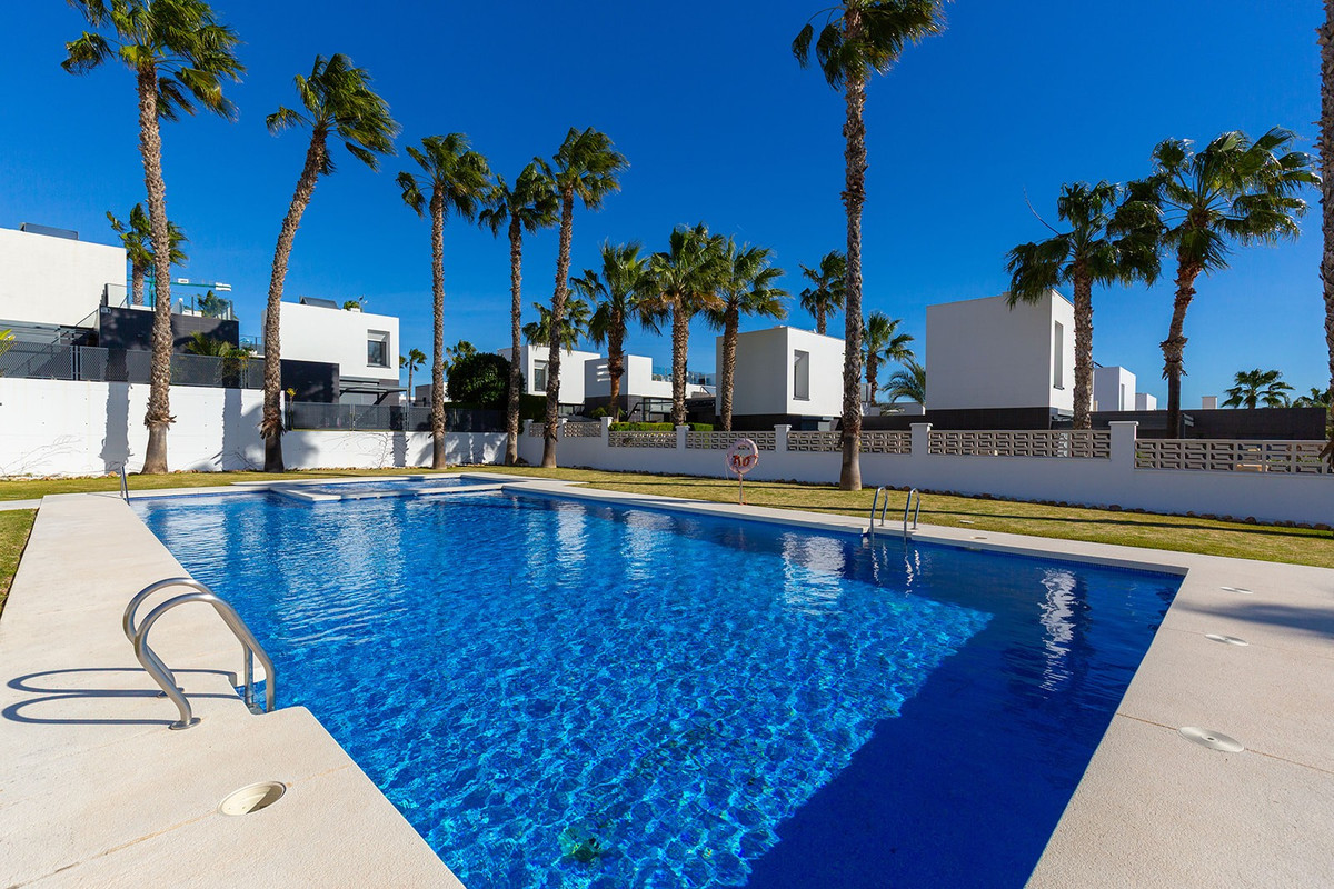 Se vende Villa - Chalet de 3 dormitorios en Costa Blanca, Alicante, España