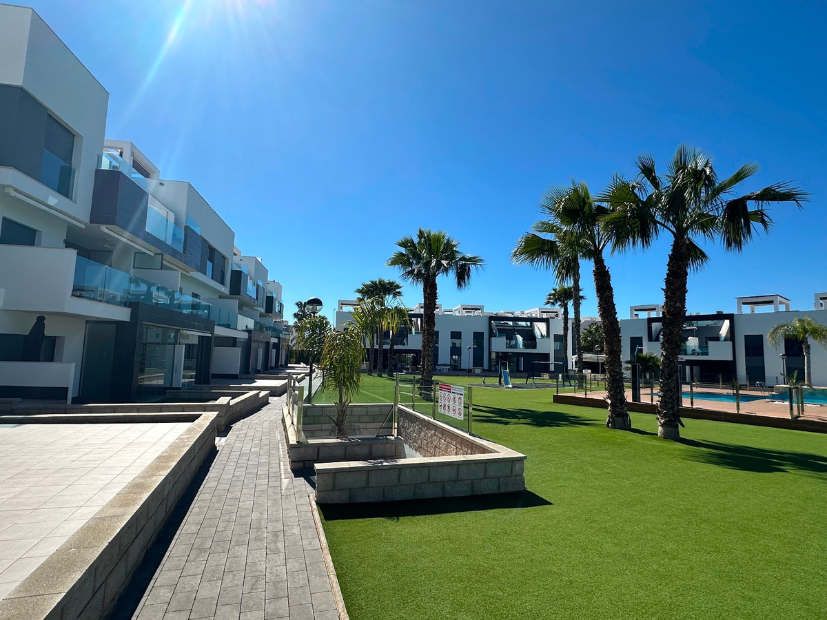3 Bed Apartment for sale in Guardamar Del Segura Costa Blanca, Alicante, Spain