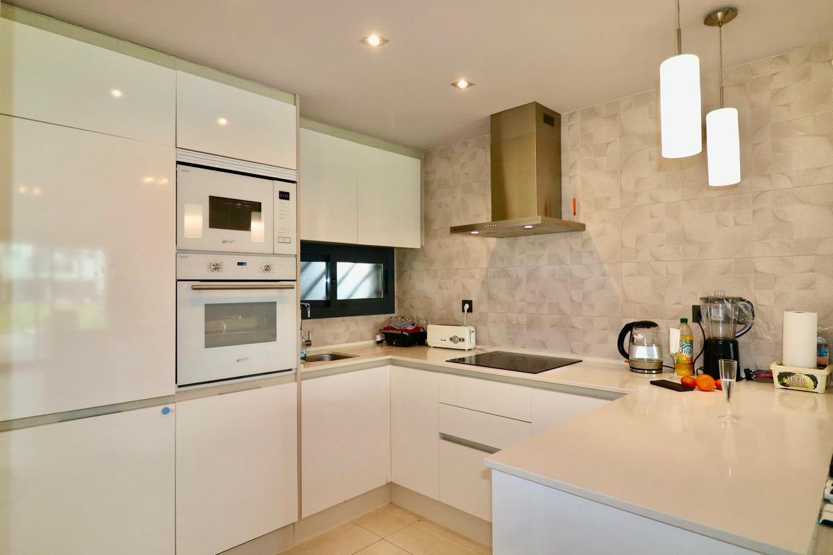 3 Bed Apartment for sale in Guardamar Del Segura Costa Blanca, Alicante, Spain