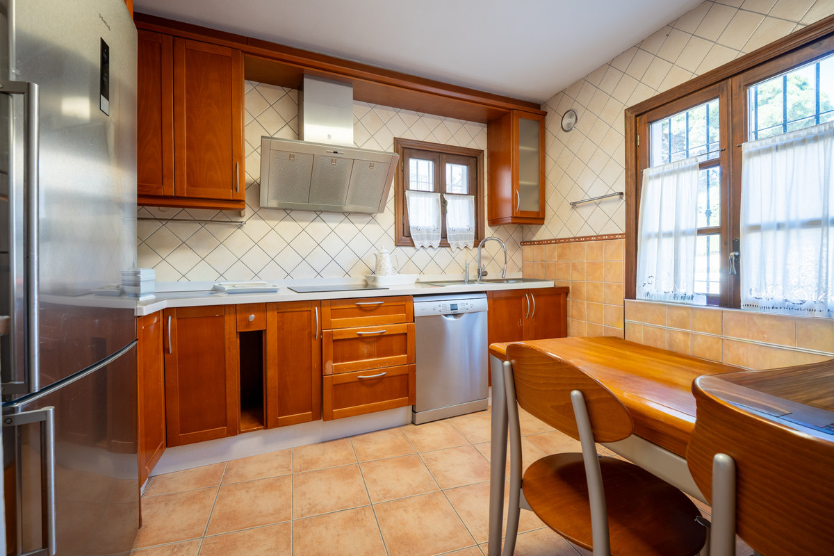 3 Bed Townhouse for sale in The Golden Mile Costa Del Sol, Málaga, Spain