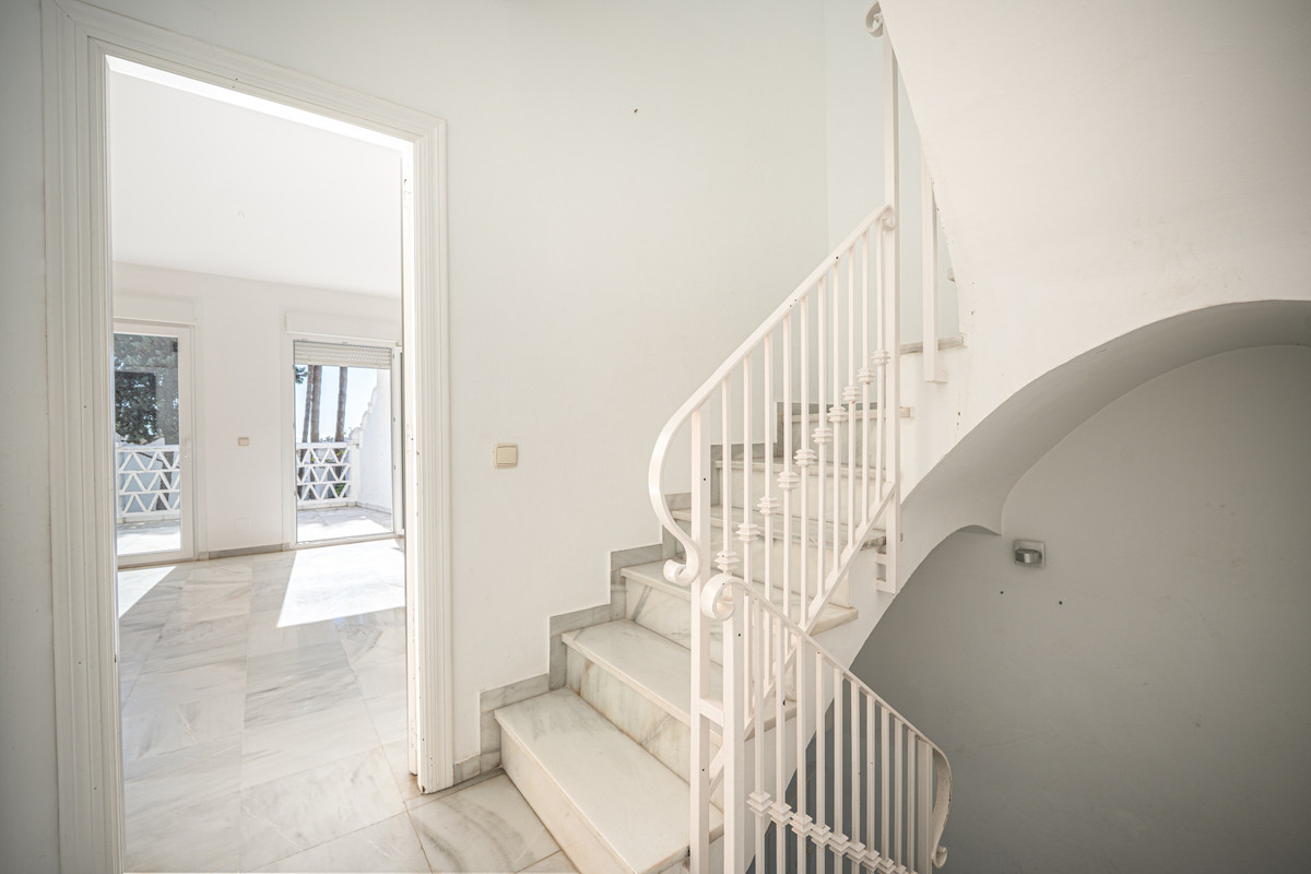 3 Bed Townhouse for sale in The Golden Mile Costa Del Sol, Málaga, Spain