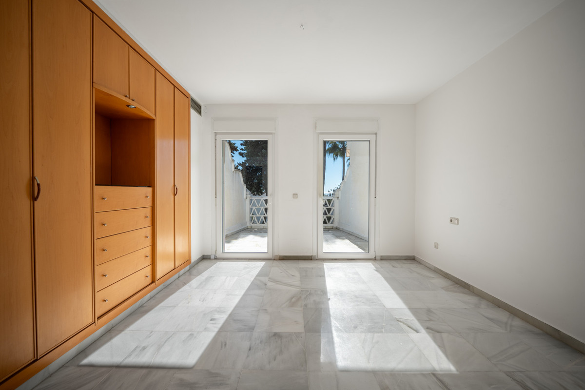 3 Bed Townhouse for sale in The Golden Mile Costa Del Sol, Málaga, Spain