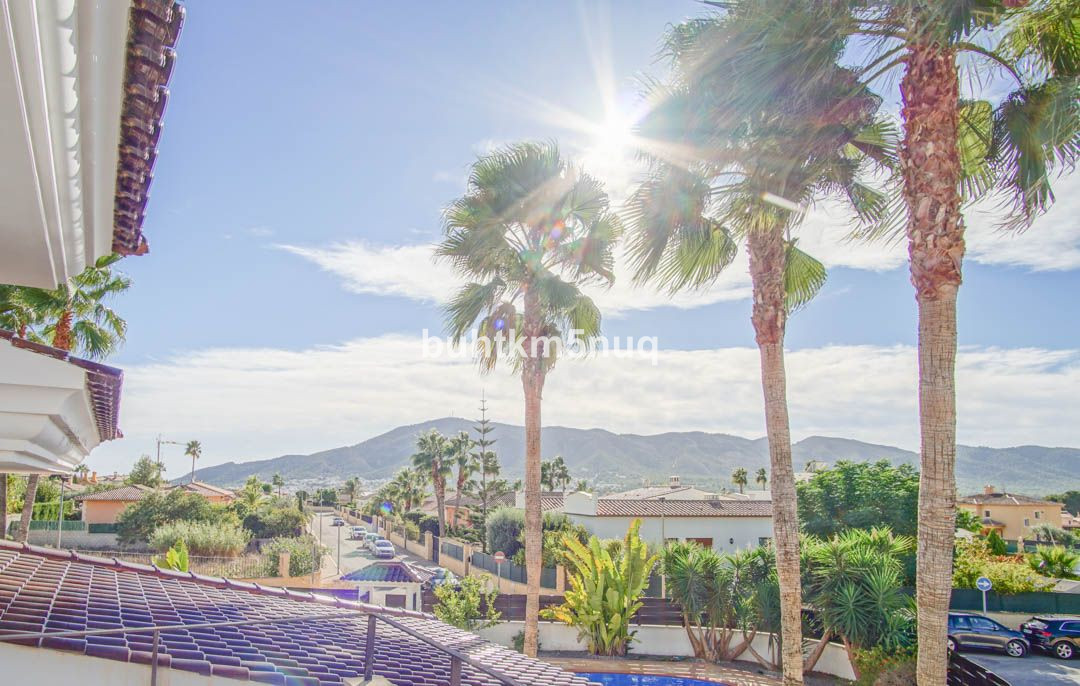 5 Bed Townhouse for sale in Lalfás Del Pi Costa Blanca, Alicante, Spain