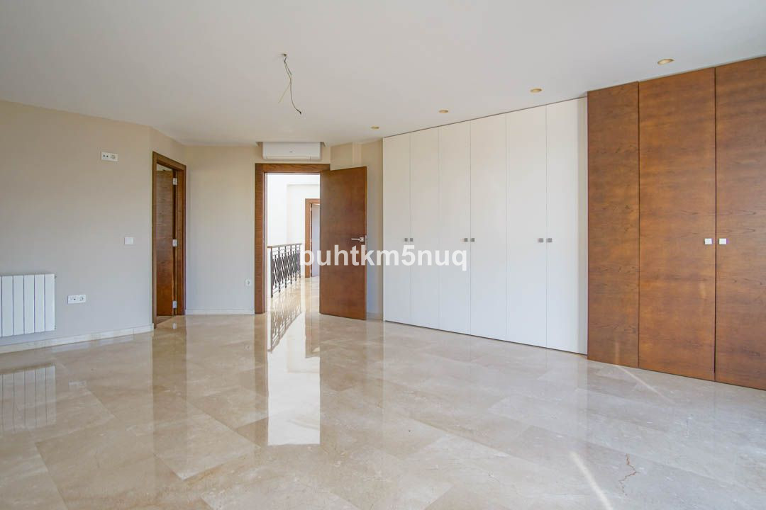 5 Bed Townhouse for sale in Lalfás Del Pi Costa Blanca, Alicante, Spain