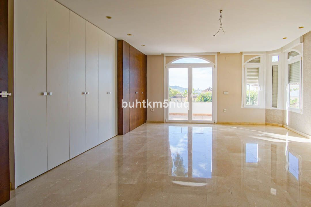5 Bed Townhouse for sale in Lalfás Del Pi Costa Blanca, Alicante, Spain