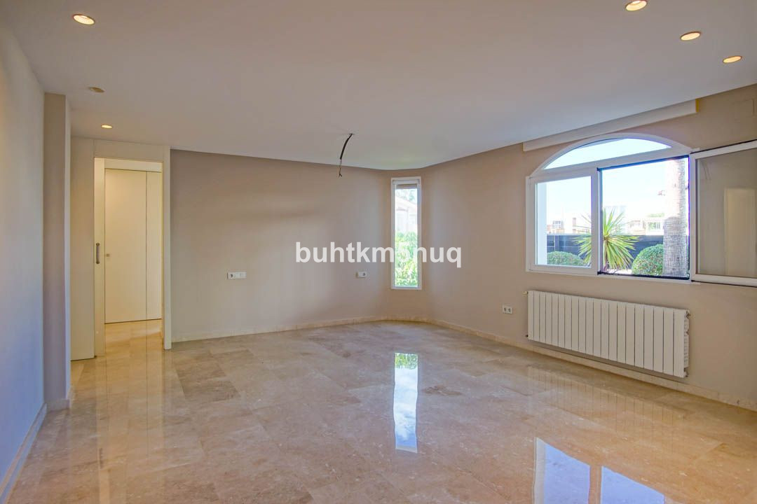 5 Bed Townhouse for sale in Lalfás Del Pi Costa Blanca, Alicante, Spain