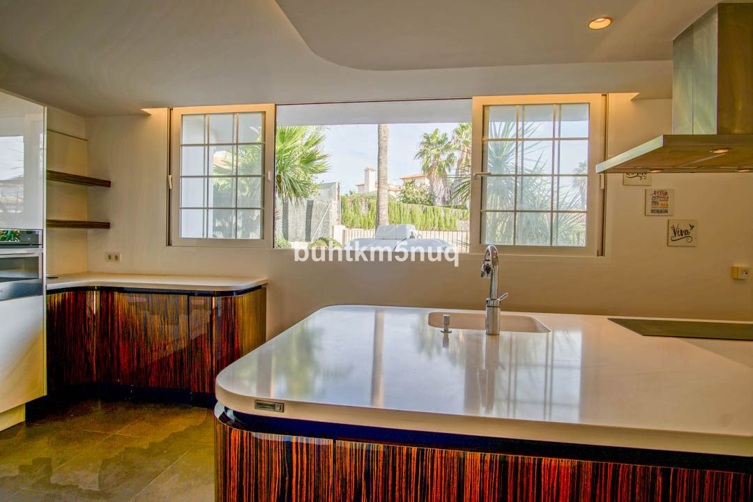 5 Bed Townhouse for sale in Lalfás Del Pi Costa Blanca, Alicante, Spain