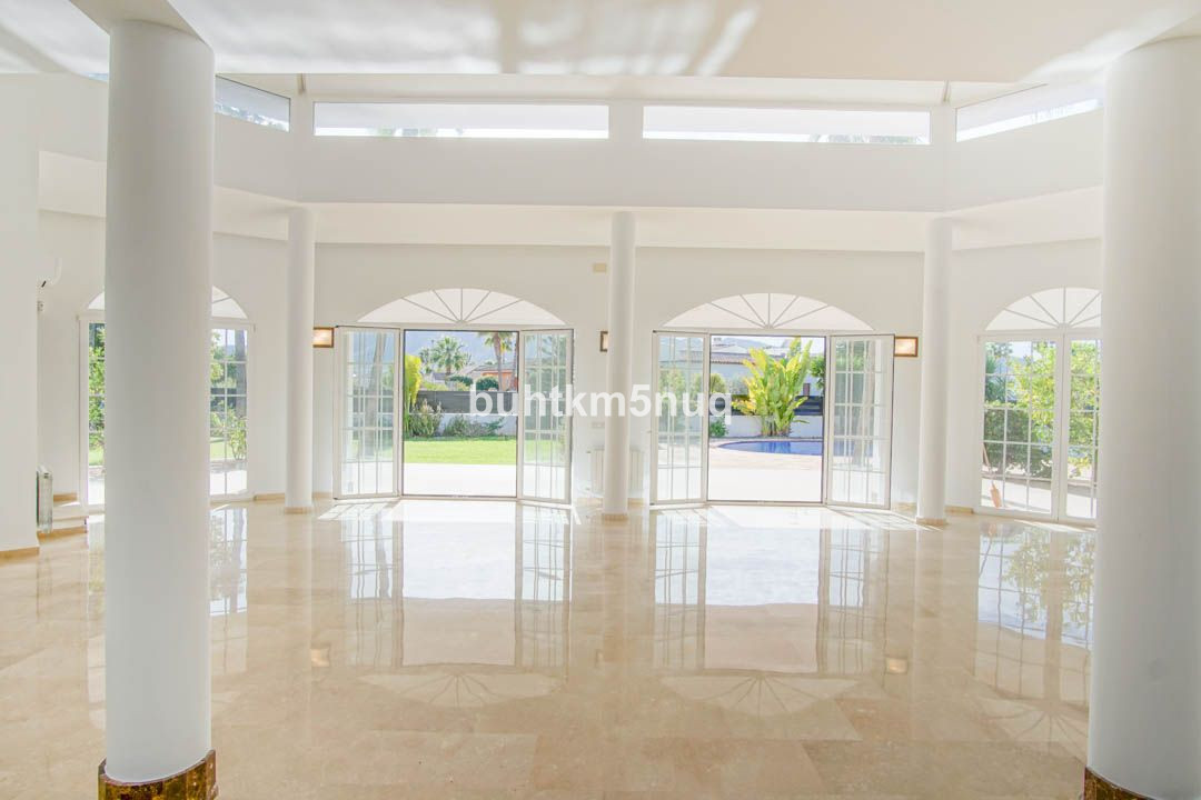 5 Bed Townhouse for sale in Lalfás Del Pi Costa Blanca, Alicante, Spain