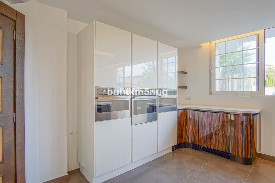 5 Bed Townhouse for sale in Lalfás Del Pi Costa Blanca, Alicante, Spain