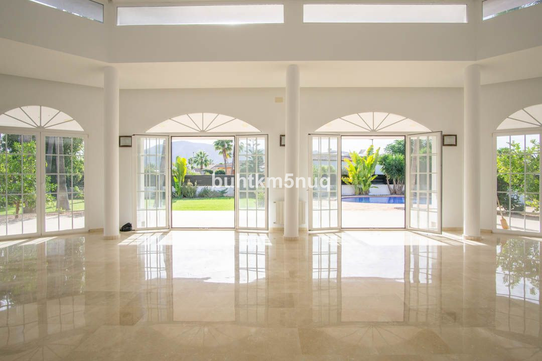 5 Bed Townhouse for sale in Lalfás Del Pi Costa Blanca, Alicante, Spain