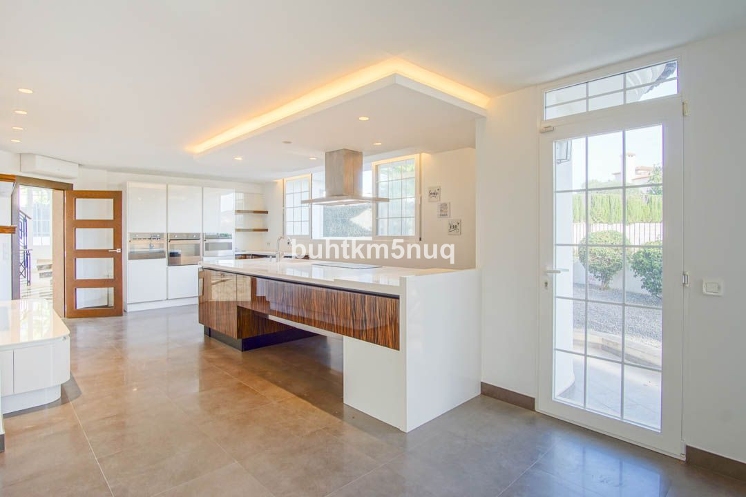 5 Bed Townhouse for sale in Lalfás Del Pi Costa Blanca, Alicante, Spain