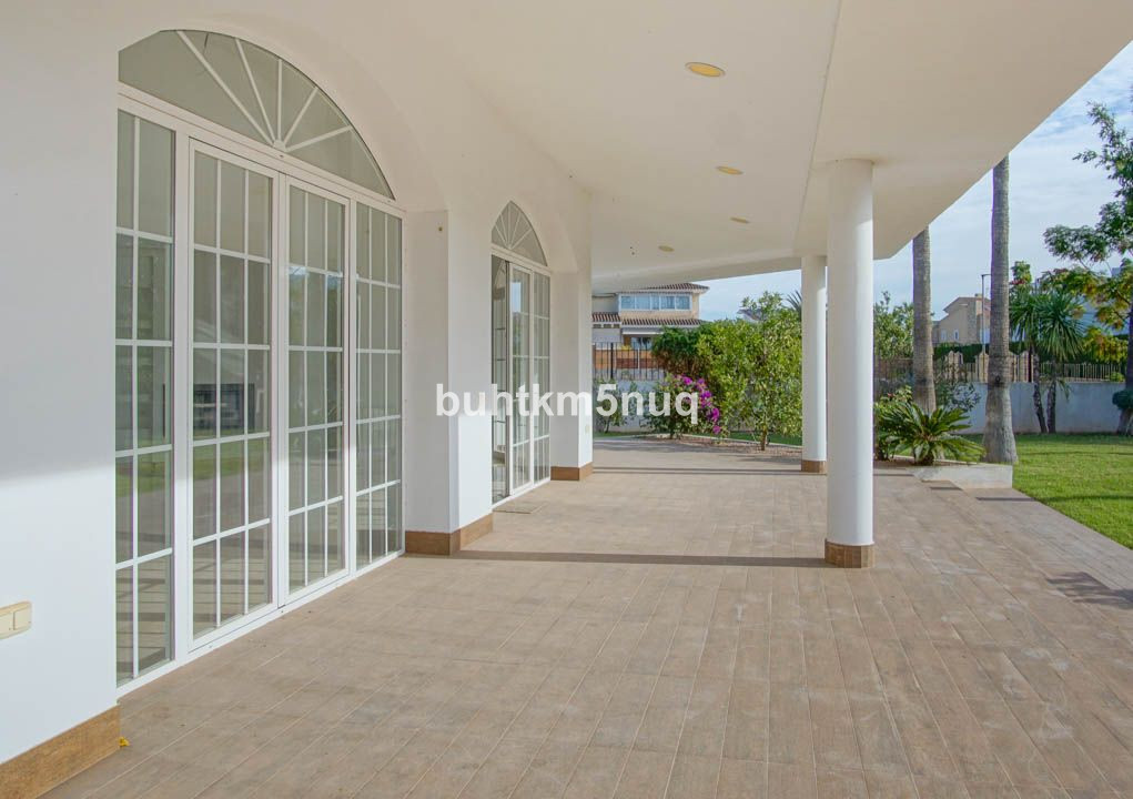 5 Bed Townhouse for sale in Lalfás Del Pi Costa Blanca, Alicante, Spain