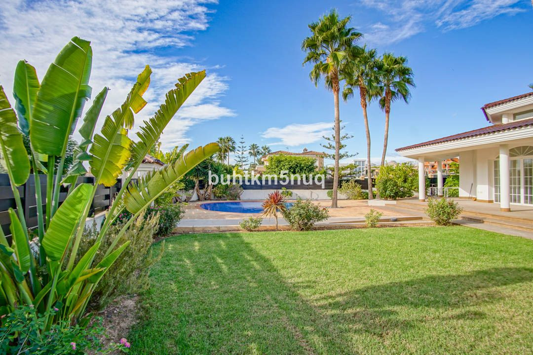5 Bed Townhouse for sale in Lalfás Del Pi Costa Blanca, Alicante, Spain
