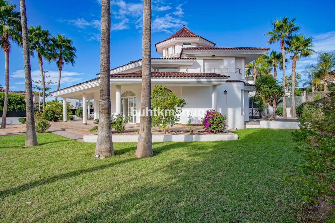 5 Bed Townhouse for sale in Lalfás Del Pi Costa Blanca, Alicante, Spain
