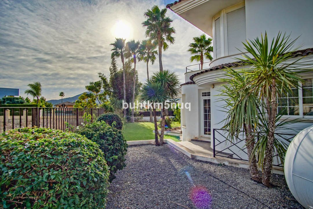 5 Bed Townhouse for sale in Lalfás Del Pi Costa Blanca, Alicante, Spain