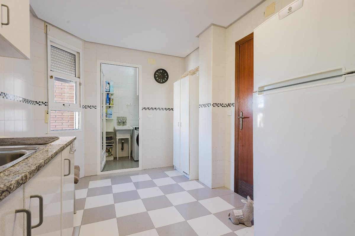 Se vende Apartamento Planta Baja de 4 dormitorios en Costa Blanca, Alicante, España