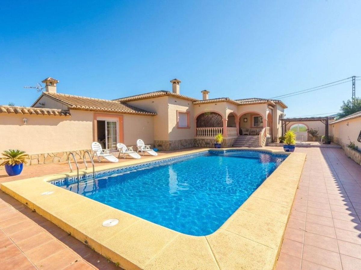 3 Bed Townhouse for sale in Jalon Costa Blanca, Alicante, Spain