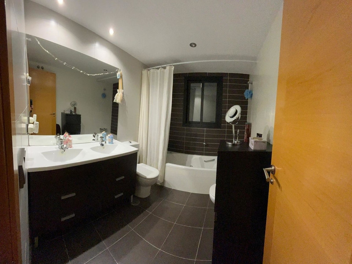 Se vende Apartamento Planta Media de 3 dormitorios en Costa Del Sol, Málaga, España