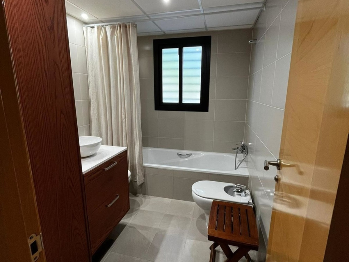 Se vende Apartamento Planta Media de 3 dormitorios en Costa Del Sol, Málaga, España