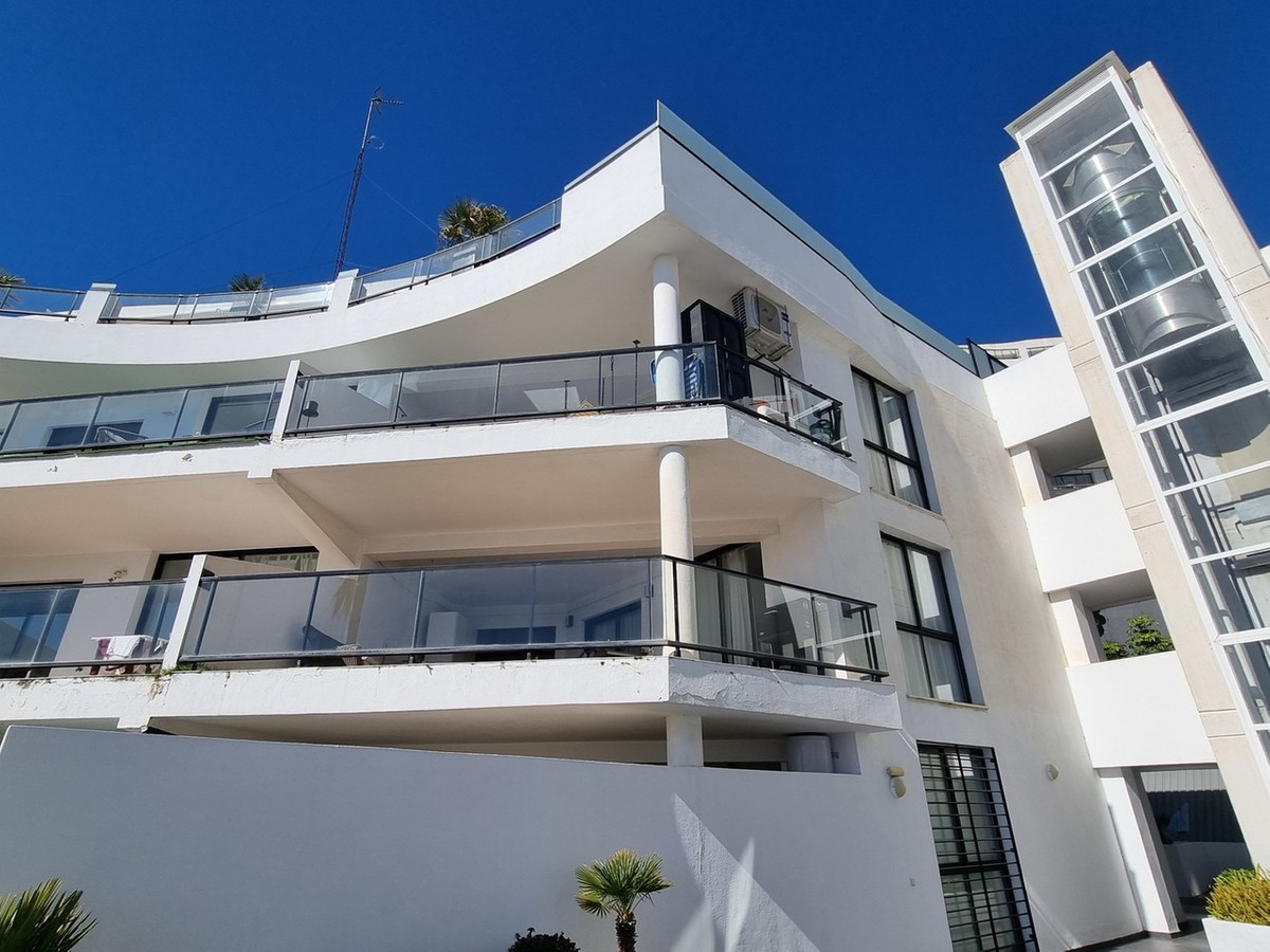 Se vende Apartamento Planta Media de 3 dormitorios en Costa Del Sol, Málaga, España