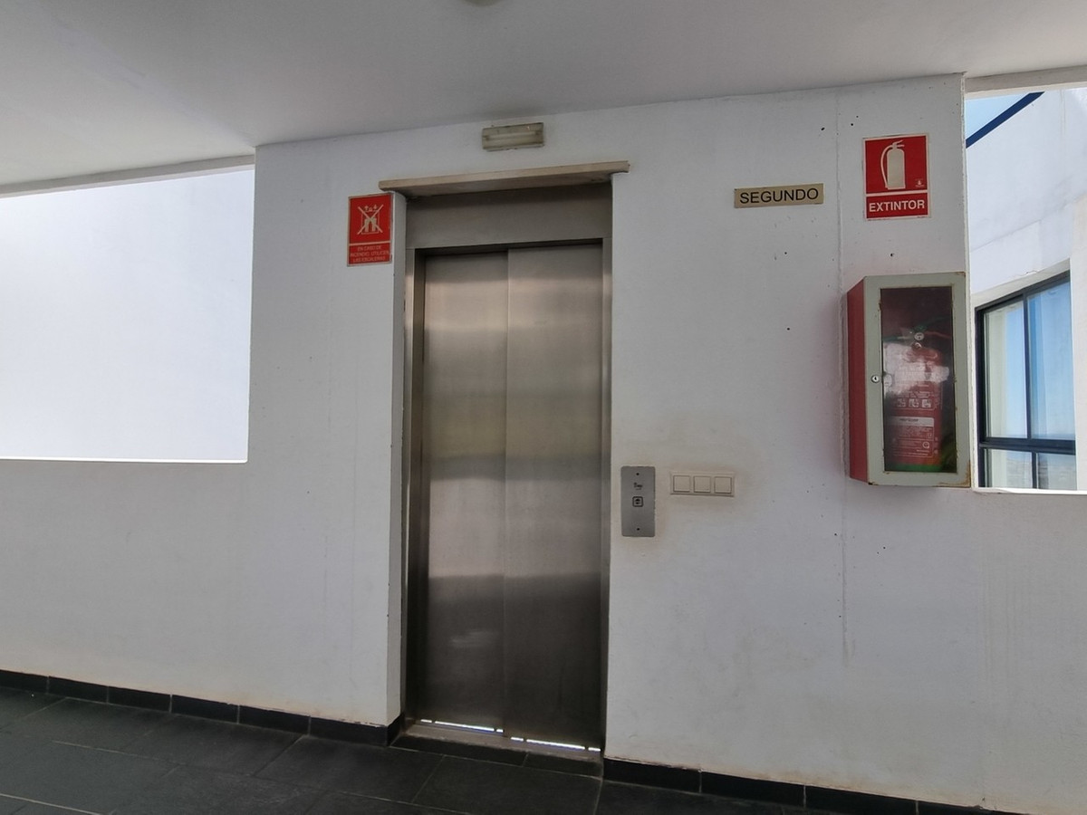 Se vende Apartamento Planta Media de 3 dormitorios en Costa Del Sol, Málaga, España