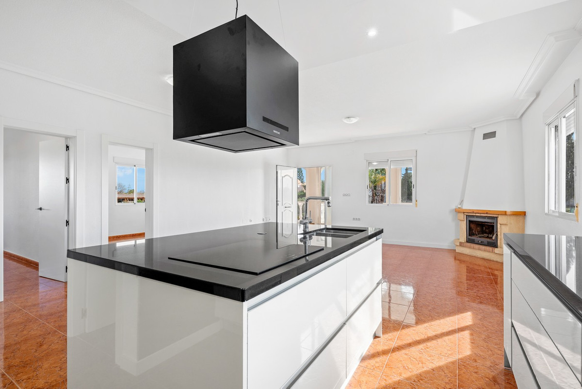 Se vende Villa - Chalet de 4 dormitorios en Costa Blanca, Alicante, España