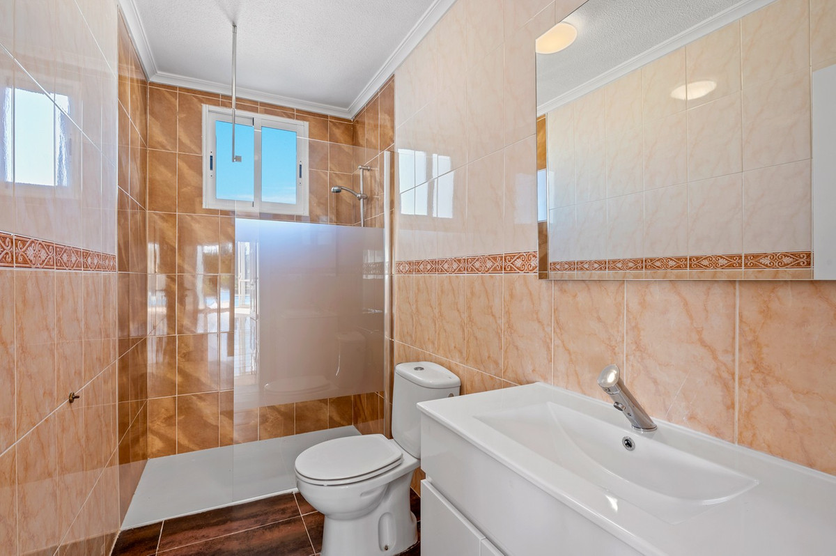 Se vende Villa - Chalet de 4 dormitorios en Costa Blanca, Alicante, España