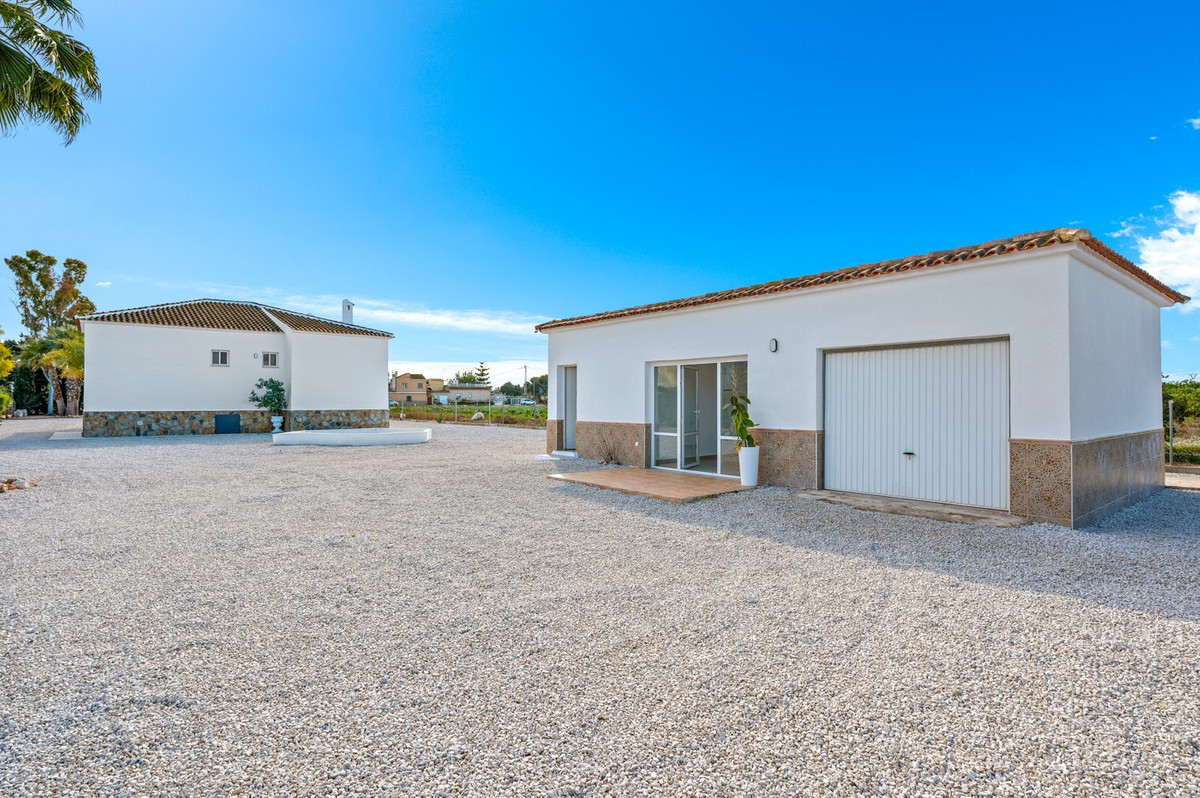 Se vende Villa - Chalet de 4 dormitorios en Costa Blanca, Alicante, España