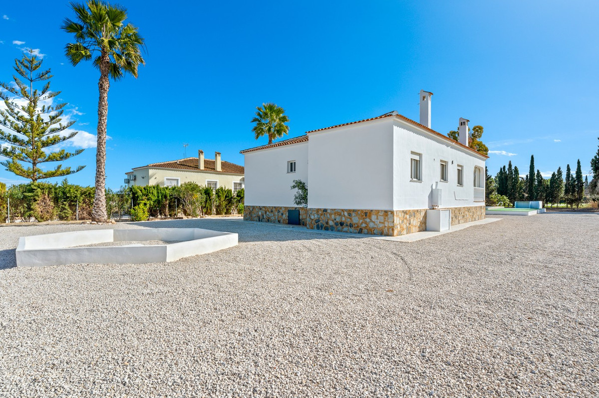 Se vende Villa - Chalet de 4 dormitorios en Costa Blanca, Alicante, España