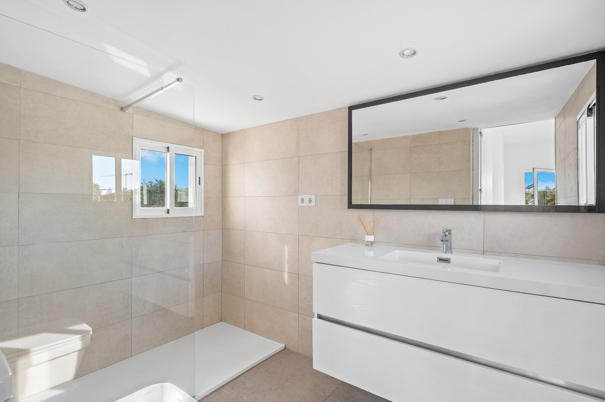 Se vende Villa - Chalet de 4 dormitorios en Costa Blanca, Alicante, España
