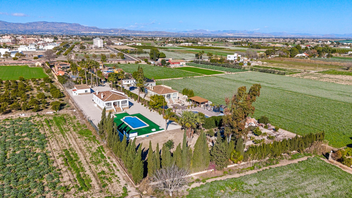 Se vende Villa - Chalet de 4 dormitorios en Costa Blanca, Alicante, España