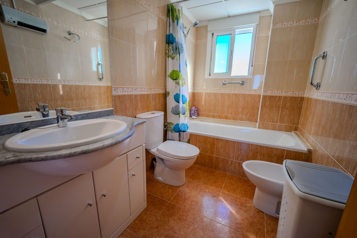 Se vende Apartamento Planta Media de 2 dormitorios en Costa Blanca, Alicante, España