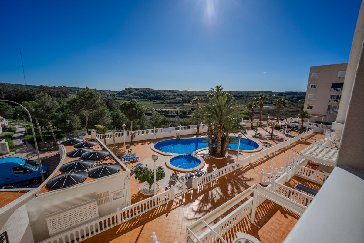 Se vende Apartamento Planta Media de 2 dormitorios en Costa Blanca, Alicante, España
