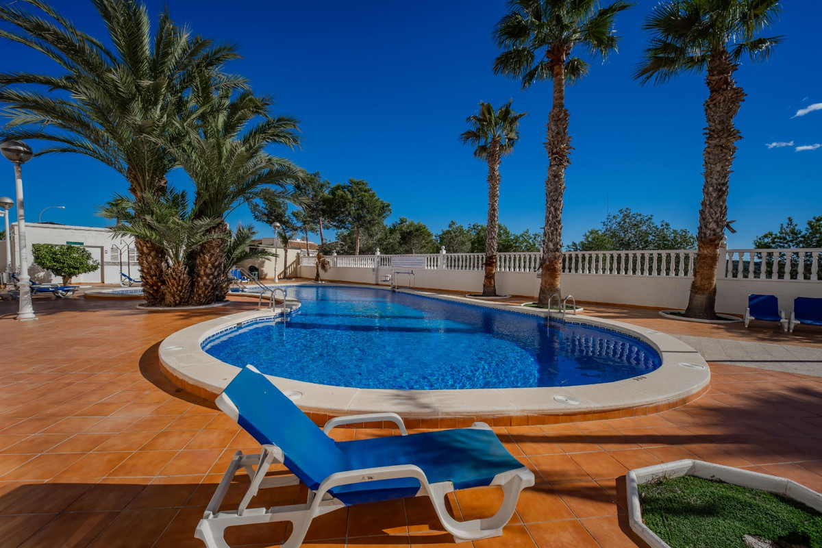 Se vende Apartamento Planta Media de 2 dormitorios en Costa Blanca, Alicante, España