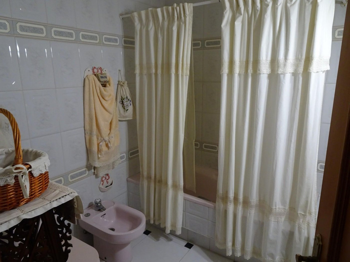 Se vende Apartamento Planta Media de 3 dormitorios en Costa Del Sol, Málaga, España