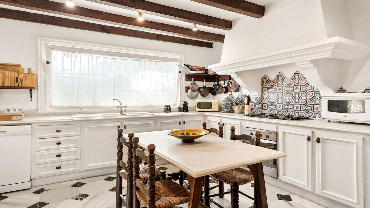 6 Bed Townhouse for sale in Los Flamingos Costa Del Sol, Málaga, Spain