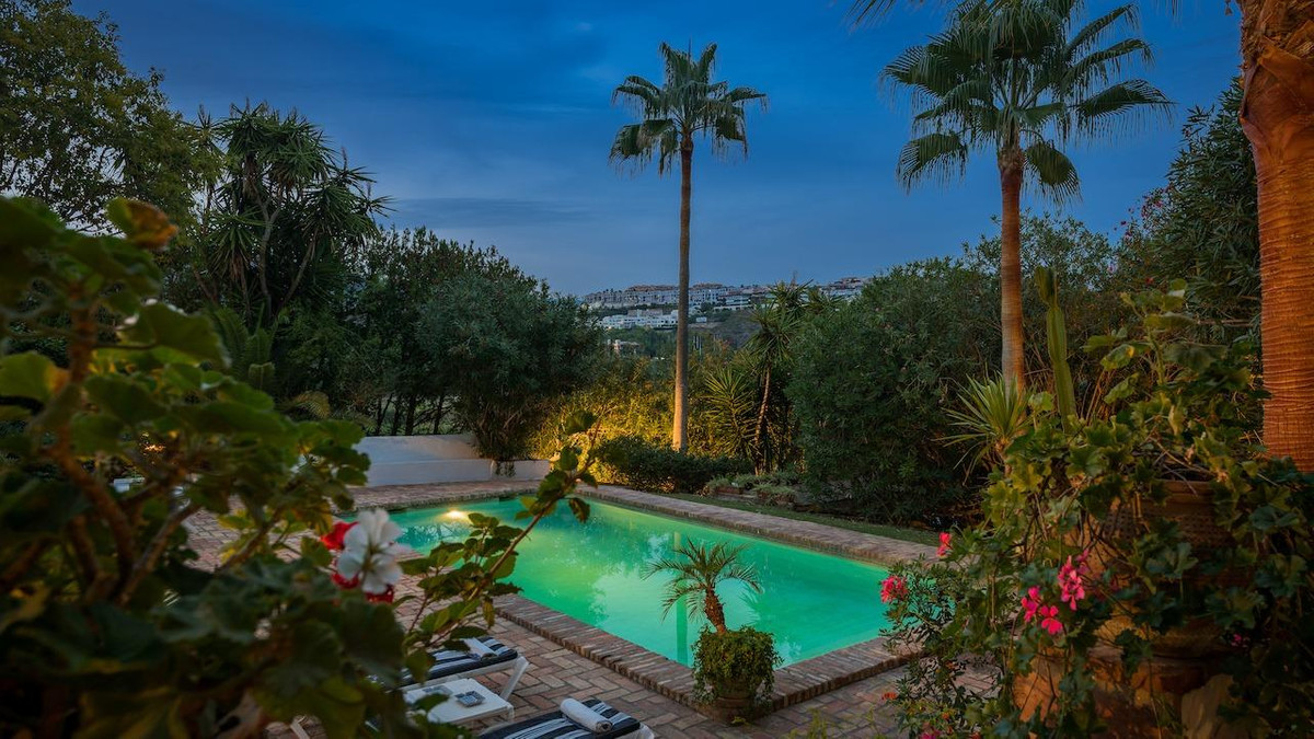 6 Bed Townhouse for sale in Los Flamingos Costa Del Sol, Málaga, Spain