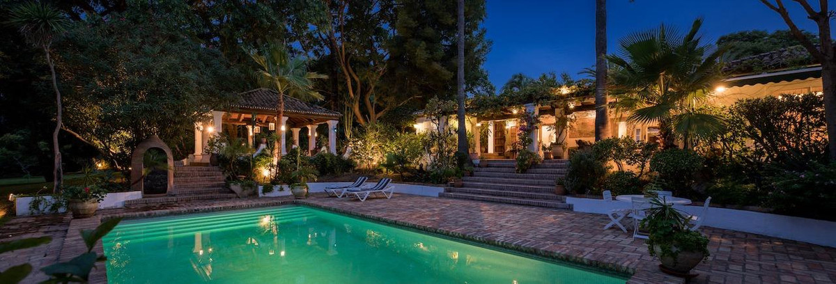 6 Bed Townhouse for sale in Los Flamingos Costa Del Sol, Málaga, Spain