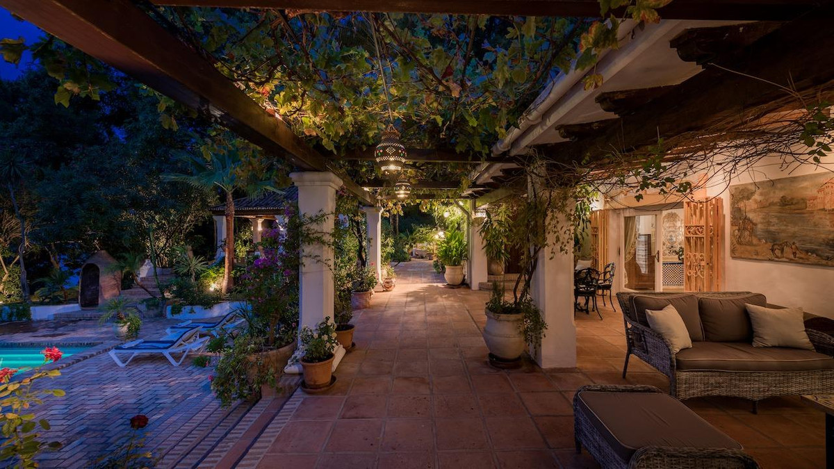 6 Bed Townhouse for sale in Los Flamingos Costa Del Sol, Málaga, Spain