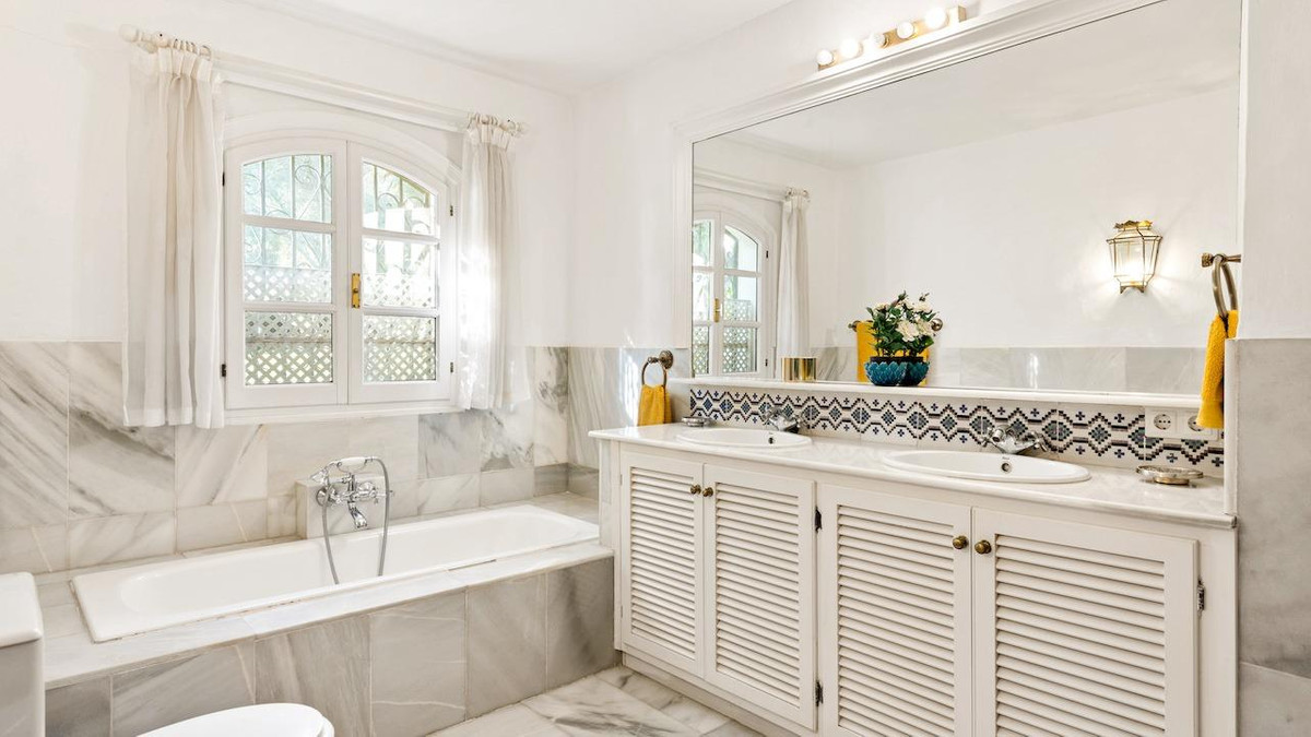 6 Bed Townhouse for sale in Los Flamingos Costa Del Sol, Málaga, Spain