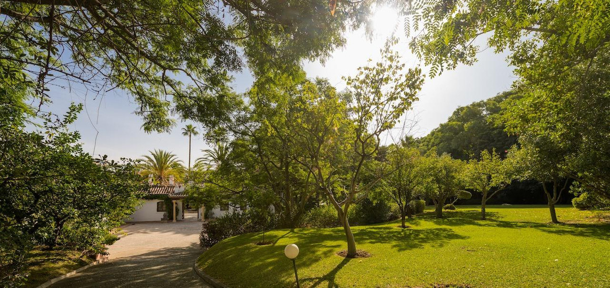 6 Bed Townhouse for sale in Los Flamingos Costa Del Sol, Málaga, Spain